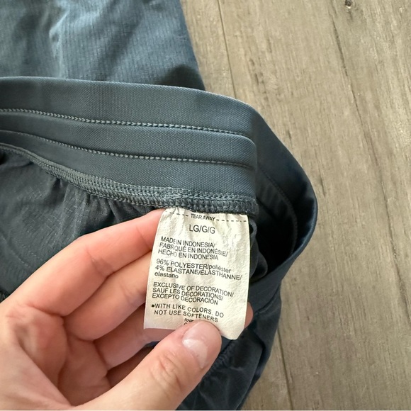 Menβs Under Armour Grey Hidden Tie Basketball Shorts - Picture 5 of 5